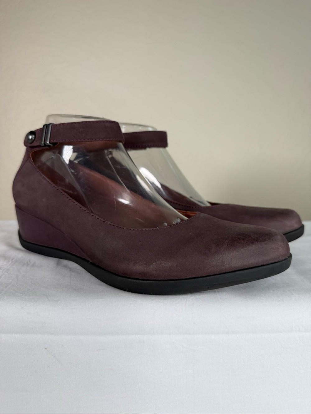 Dansko Shaylee Waterproof Leather Wedge Pumps Muted Fig Color Size 39 EUC - Picture 2 of 16